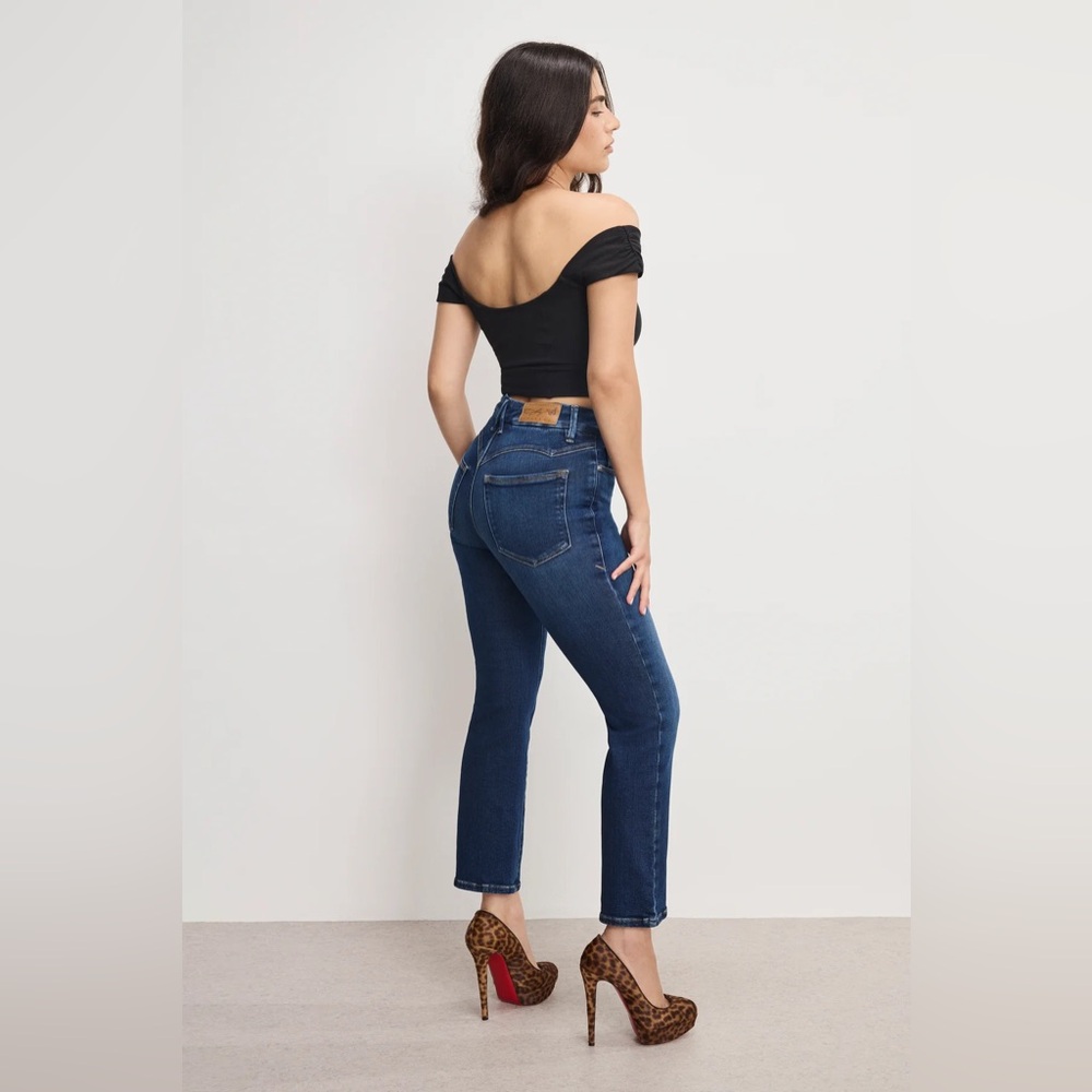 Good American - DOLLY JOLEANS PETITE STRAIGHT JEANS - Picture 2 of 5
